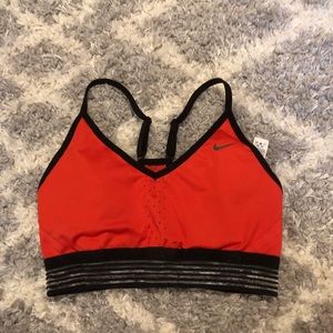 Nike women’s sports bra red M